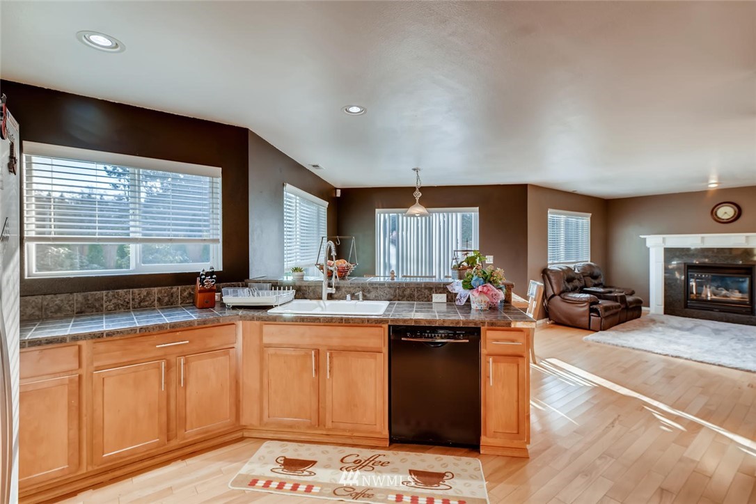 18253 168th Way Southeast Renton, WA 98058 - Photo 12 of 25 Gallery Image 12