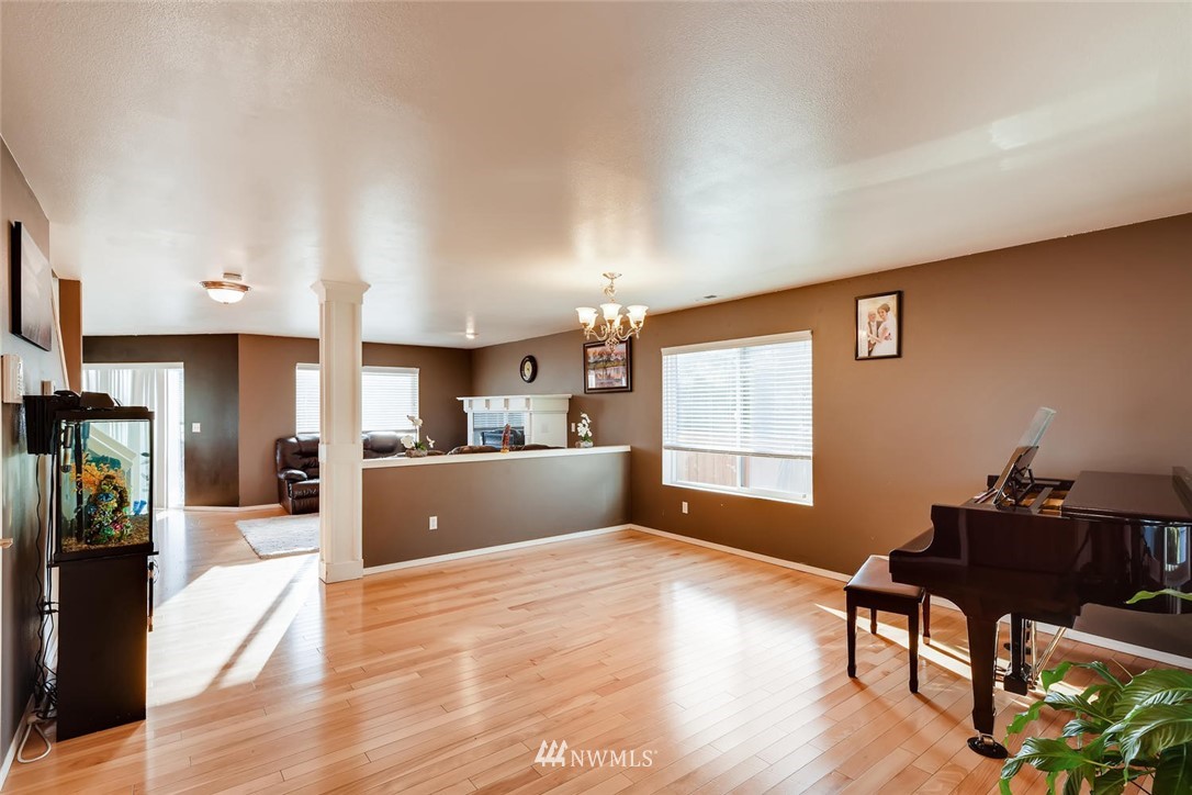 18253 168th Way Southeast Renton, WA 98058 - Photo 4 of 25 Gallery Image 4