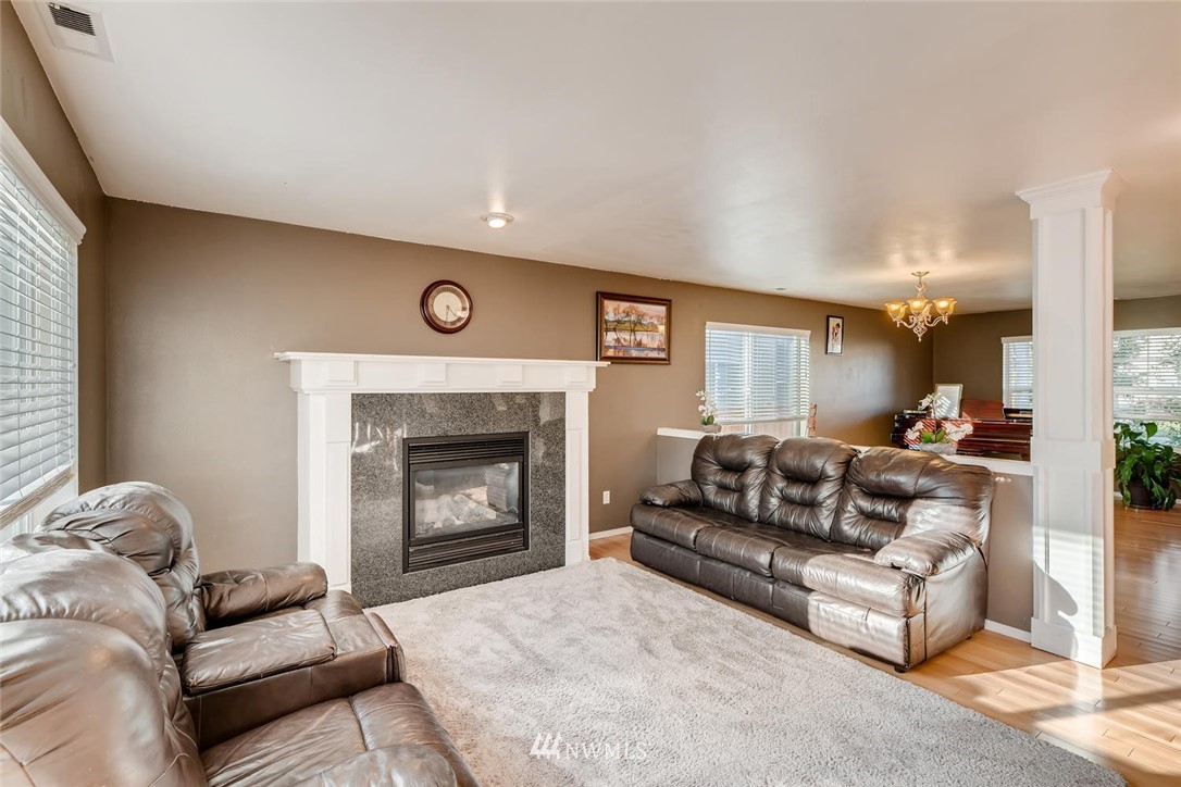 18253 168th Way Southeast Renton, WA 98058 - Photo 5 of 25 Gallery Image 5
