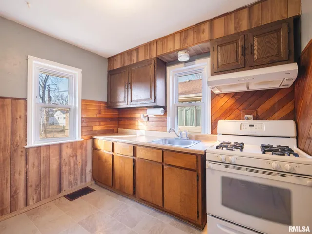 $114,900 | 1419 Earl Street, Pekin, IL 61554