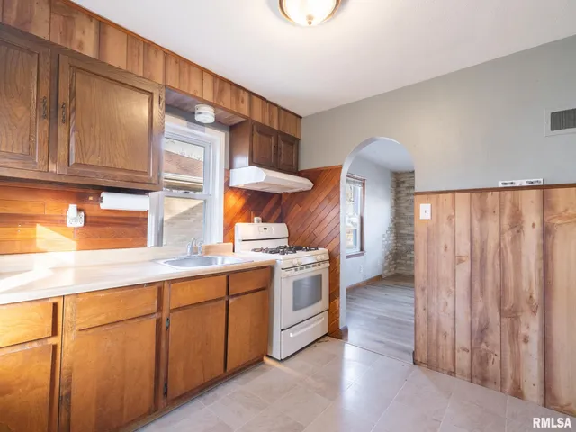 $114,900 | 1419 Earl Street, Pekin, IL 61554