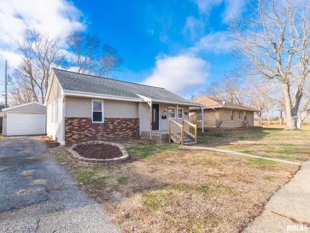 $114,900 | 1419 Earl Street, Pekin, IL 61554