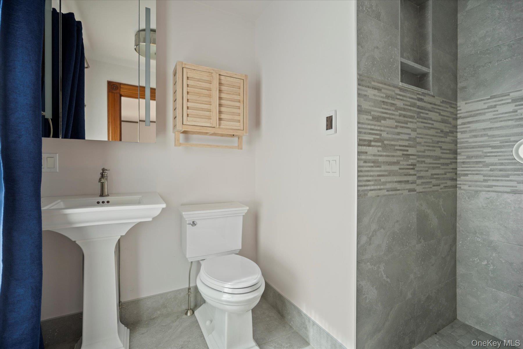 604 Main Street Greenport, NY 11944 - Photo 23 of 37 En suite bathroom