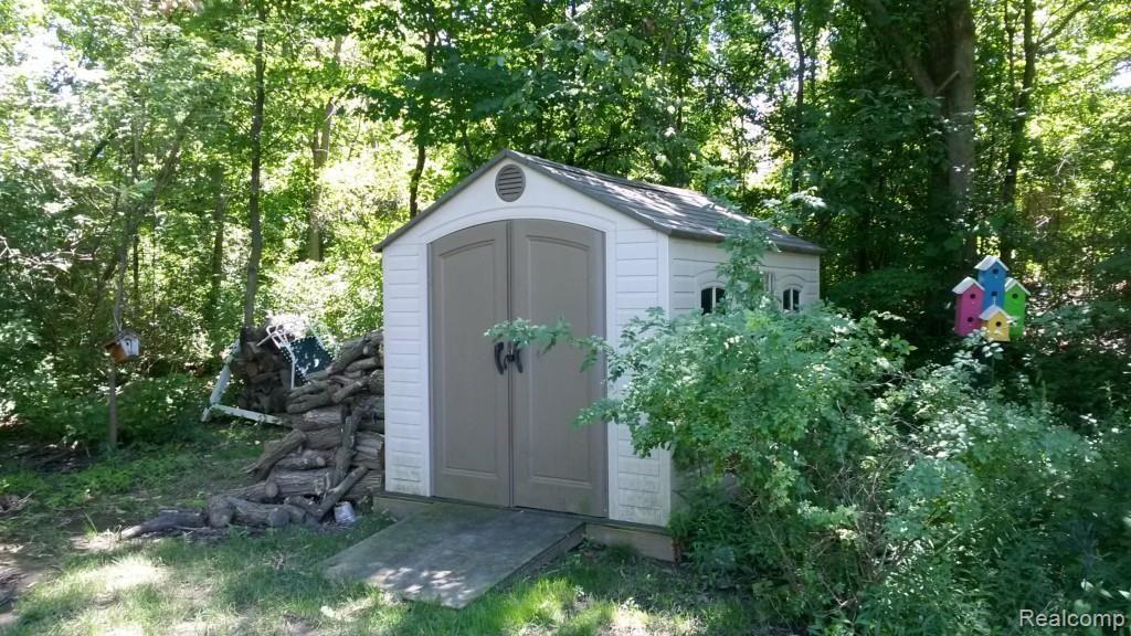 21154 Gill Road Farmington Hills, MI 48335 - Photo 7 of 37