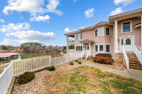 $929,900 | 1052 La Casa Court, Moneta, VA 24121