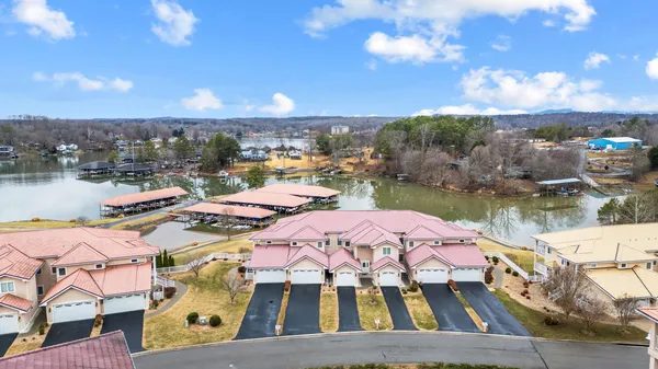 $929,900 | 1052 La Casa Court, Moneta, VA 24121