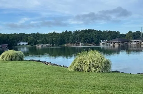 $929,900 | 1052 La Casa Court, Moneta, VA 24121