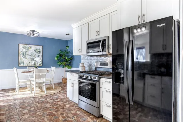 $330,000 | 521 Val Oak Court, Hurst, TX 76053