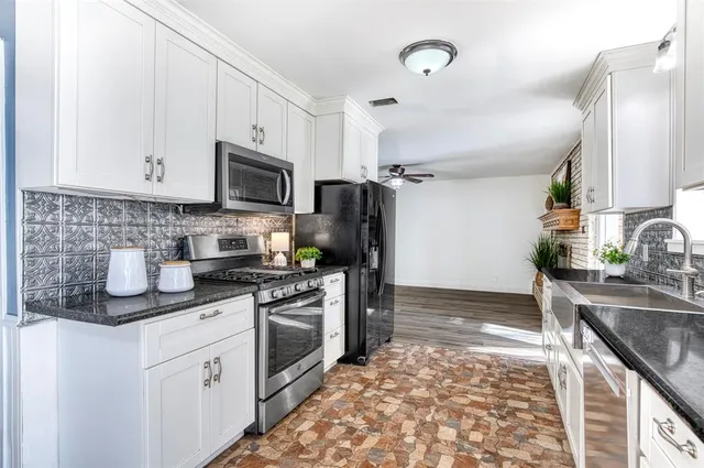 $330,000 | 521 Val Oak Court, Hurst, TX 76053