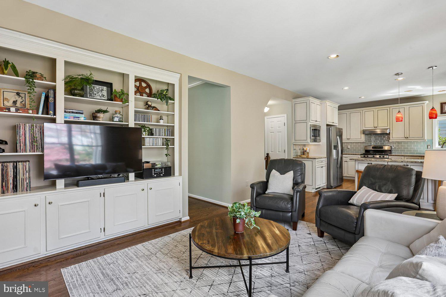 306 Beckwith Street Gaithersburg, MD 20878 - Photo 13 of 62 Family room w/ built-ins