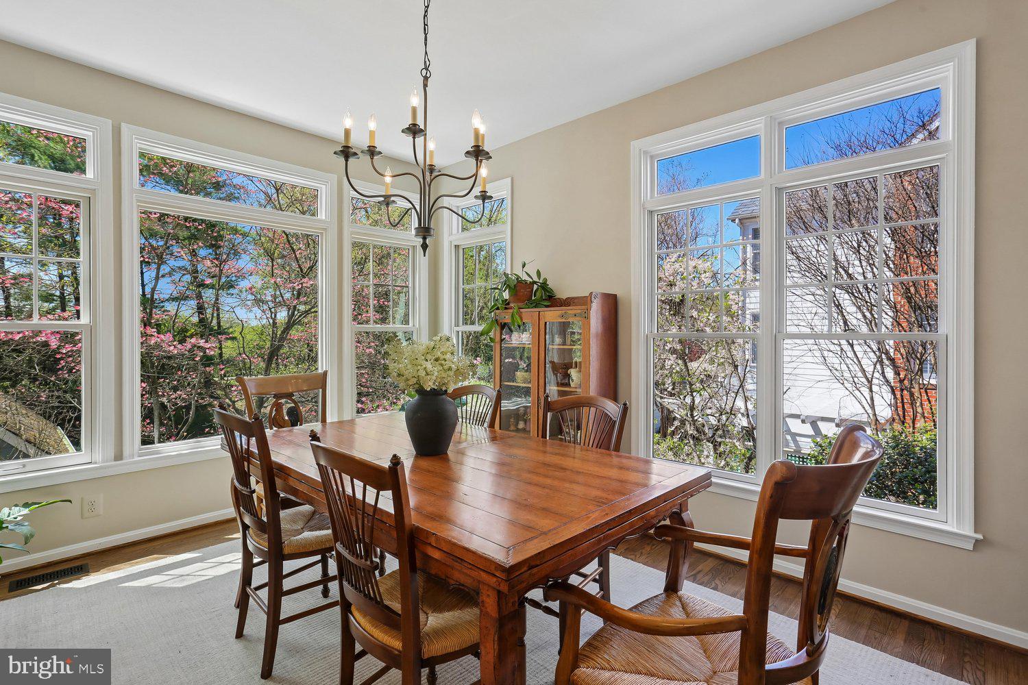 306 Beckwith Street Gaithersburg, MD 20878 - Photo 15 of 62 Breakfast/sun room w/ wall of windows