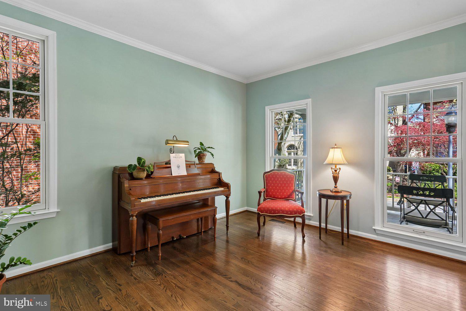 306 Beckwith Street Gaithersburg, MD 20878 - Photo 23 of 62 Light-filled formal living room