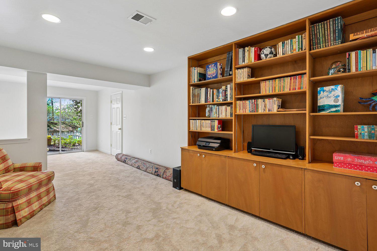 306 Beckwith Street Gaithersburg, MD 20878 - Photo 51 of 62 Cozy library space