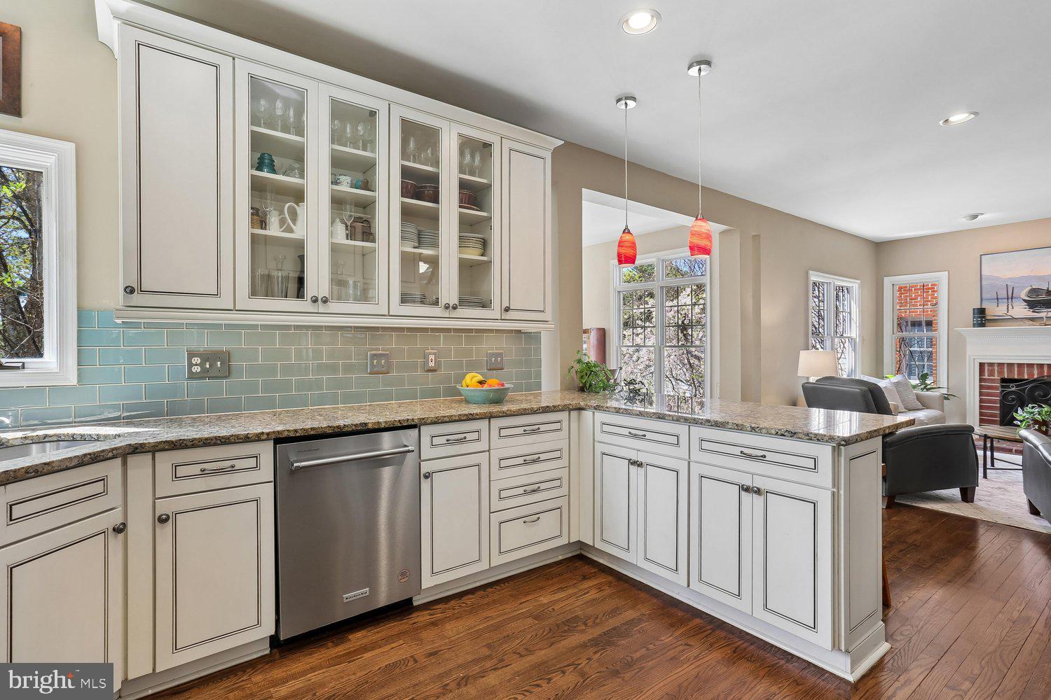 306 Beckwith Street Gaithersburg, MD 20878 - Photo 8 of 62 Kitchen w/ glass-front display cabinets