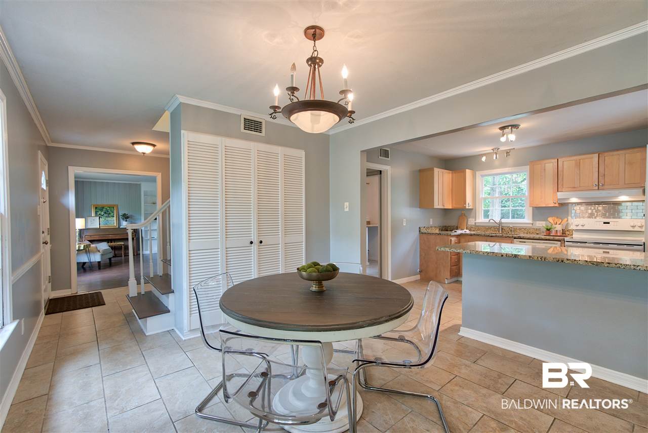 2715 Woodland Road Mobile, AL 36693 - Photo 11 of 28 Breakfast Bar