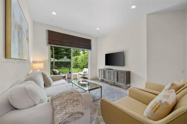 $6,900 | 896 Spinnaker Drive, Unit 896, Hollywood, FL 33019