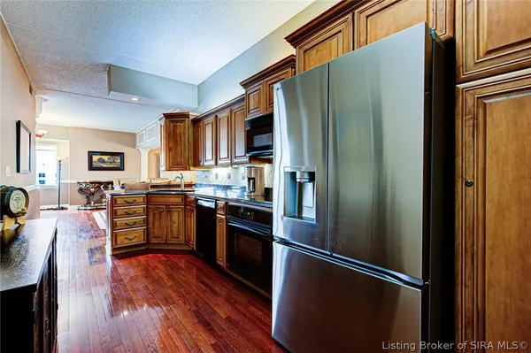 $450,000 | 1 Riverpointe Plaza, Unit 905, Jeffersonville, IN 47130