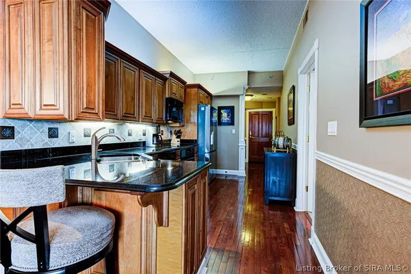 $450,000 | 1 Riverpointe Plaza, Unit 905, Jeffersonville, IN 47130
