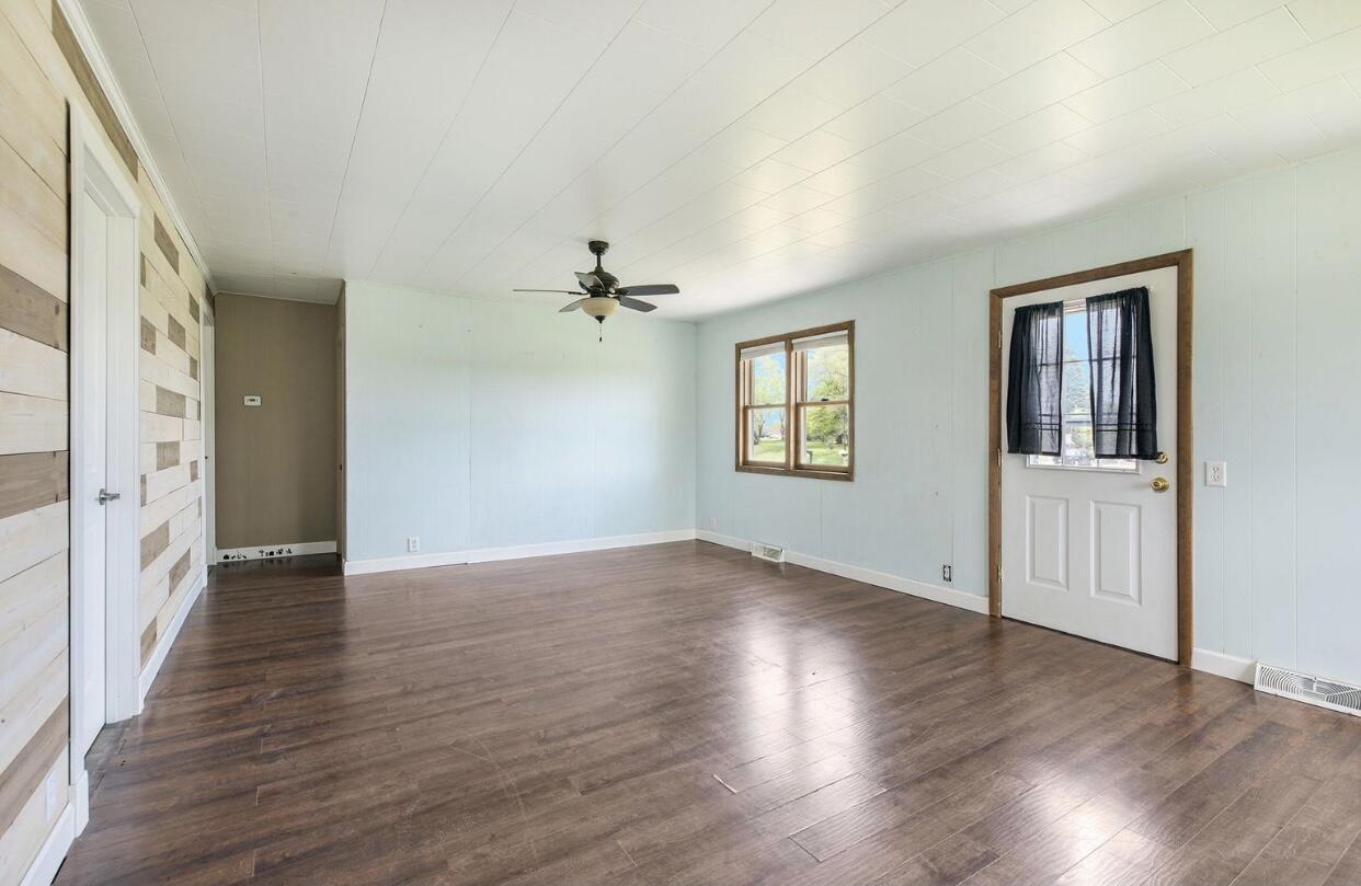 10780 West South County Line Road Blanchard, MI 49310 - Photo 13 of 28