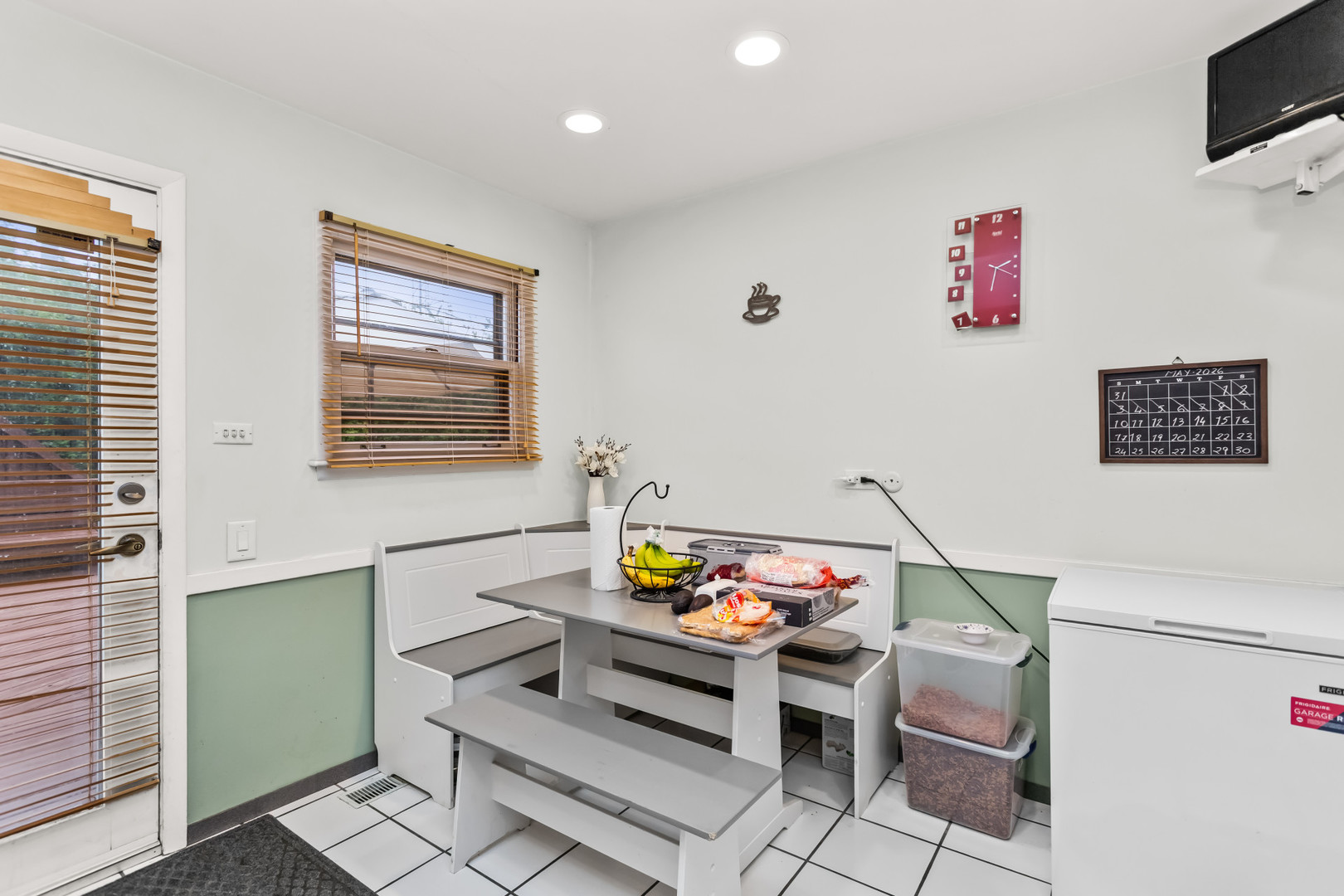 7638 Maple Street Morton Grove, IL 60053 - Photo 5 of 19