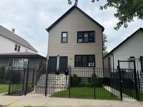 $1,800 | 7525 South Ellis Avenue, Unit 1, Chicago, IL 60619
