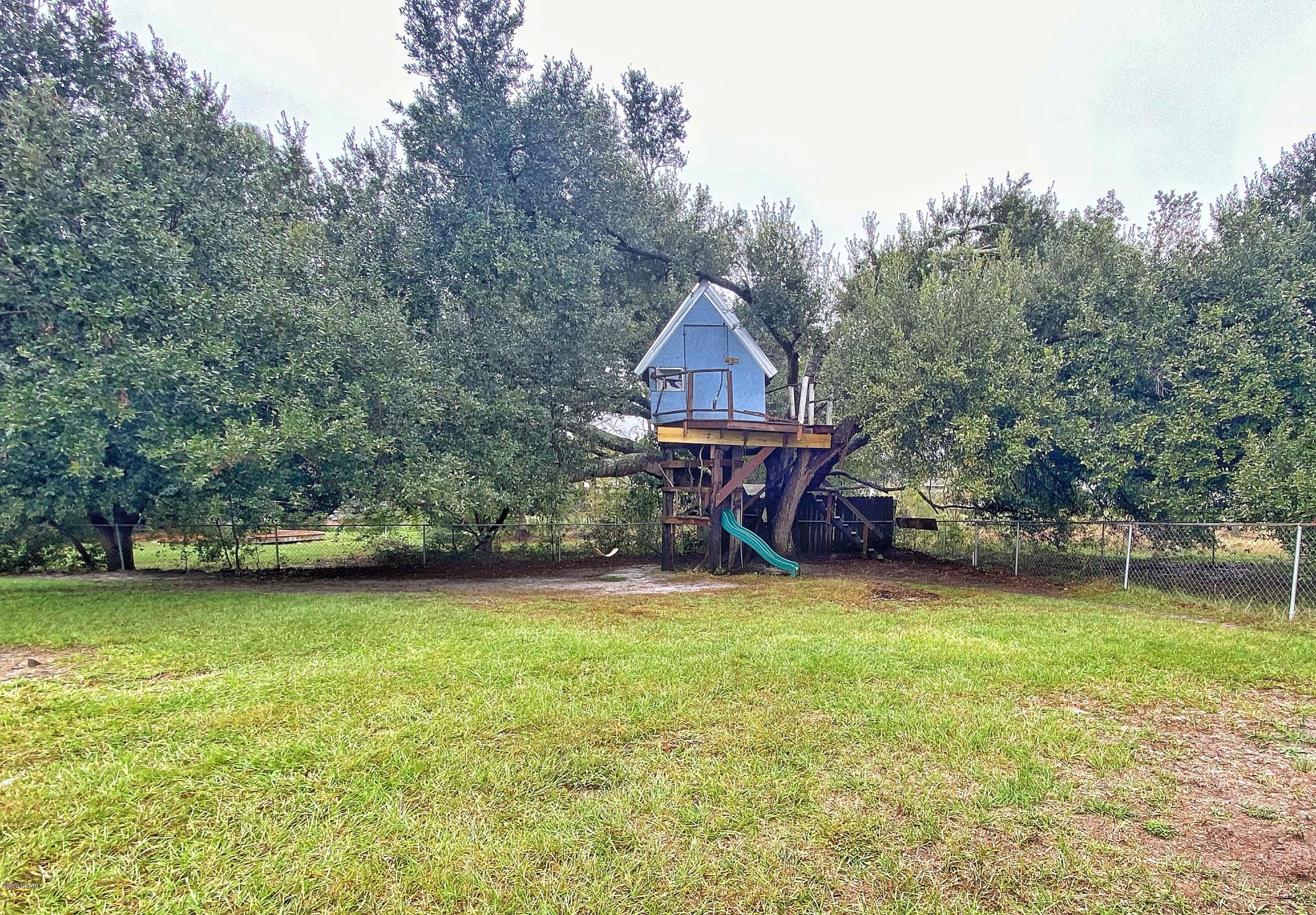 499 Sand Ridge Road Hubert, NC 28539 - Photo 14 of 42 Treehouse1