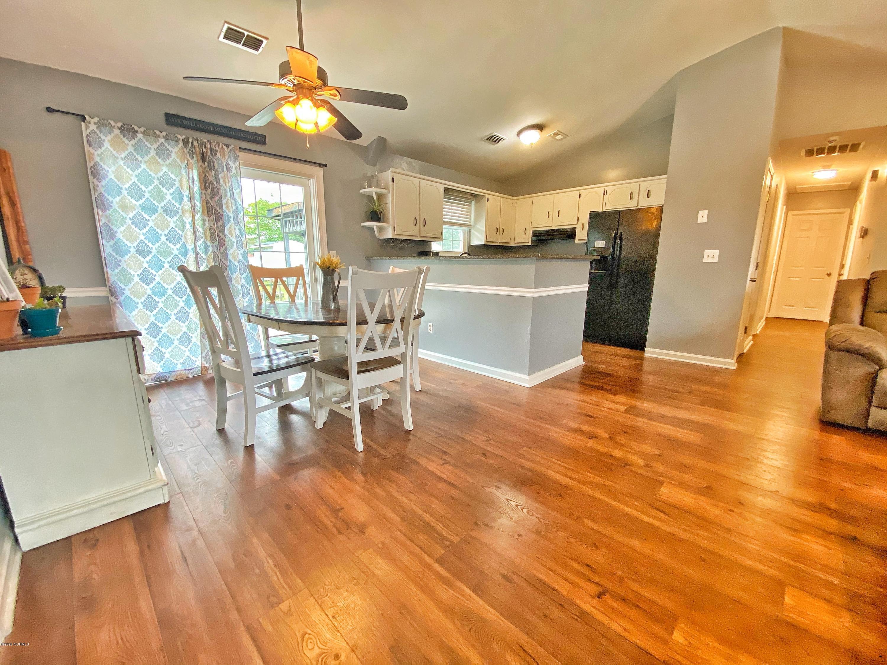 499 Sand Ridge Road Hubert, NC 28539 - Photo 23 of 42 Dinningrm2