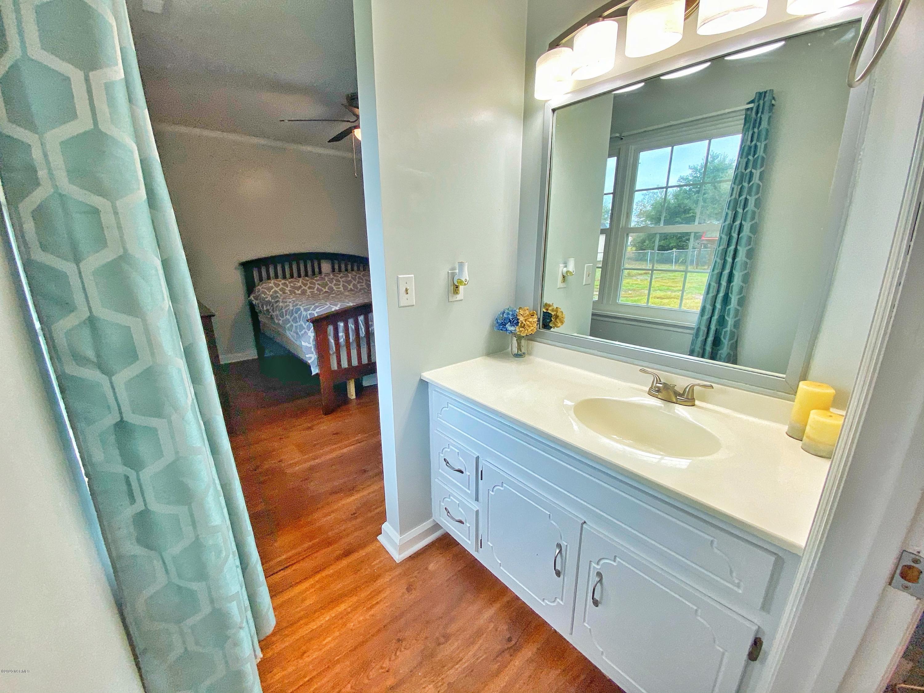 499 Sand Ridge Road Hubert, NC 28539 - Photo 35 of 42 Mastrbath1
