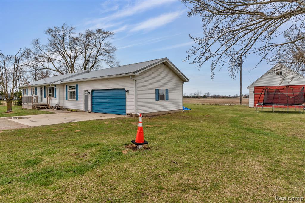 8035 Henderson Road New Lothrop, MI 48460 - Photo 28 of 29