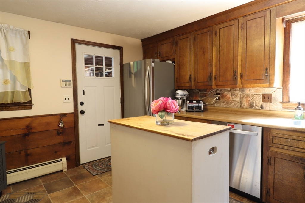 122 Flavell Road Groton, MA 01450 - Photo 5 of 32 Gallery Image 5