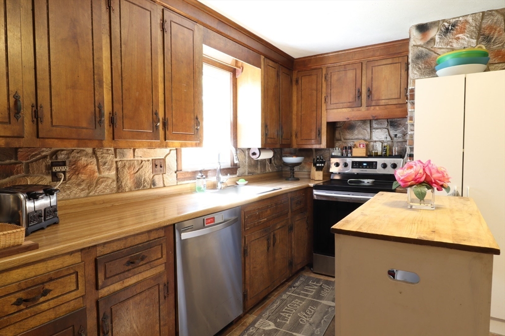 122 Flavell Road Groton, MA 01450 - Photo 6 of 32 Gallery Image 6