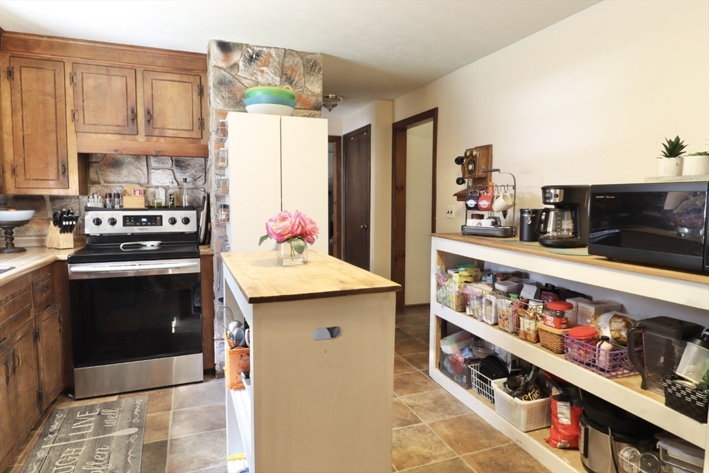 122 Flavell Road Groton, MA 01450 - Photo 7 of 32 Gallery Image 7