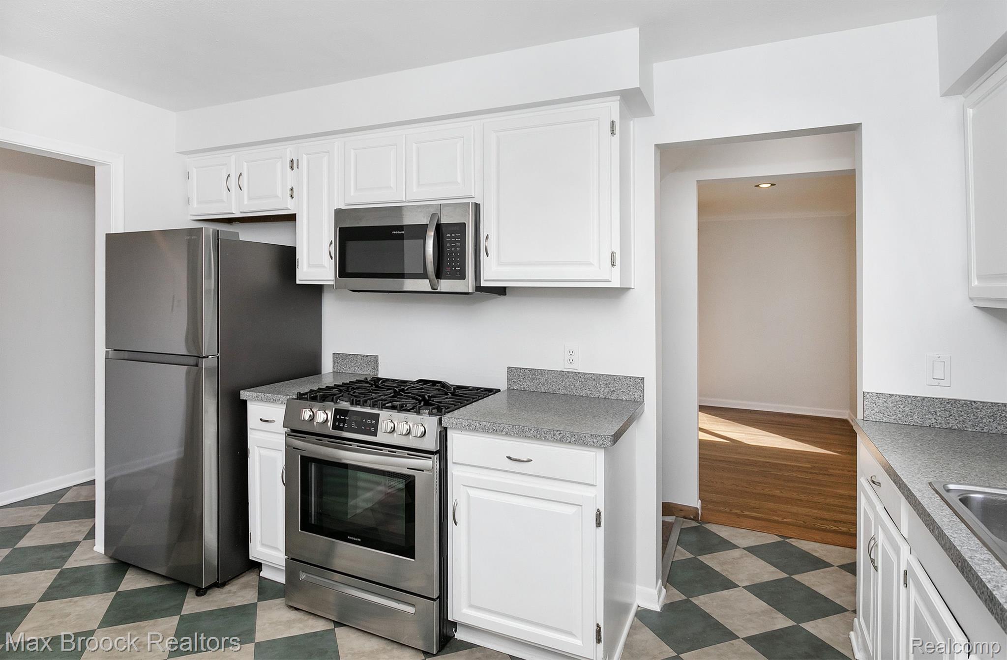 2456 Pembroke Road Birmingham, MI 48009 - Photo 7 of 24 Gallery Image 7