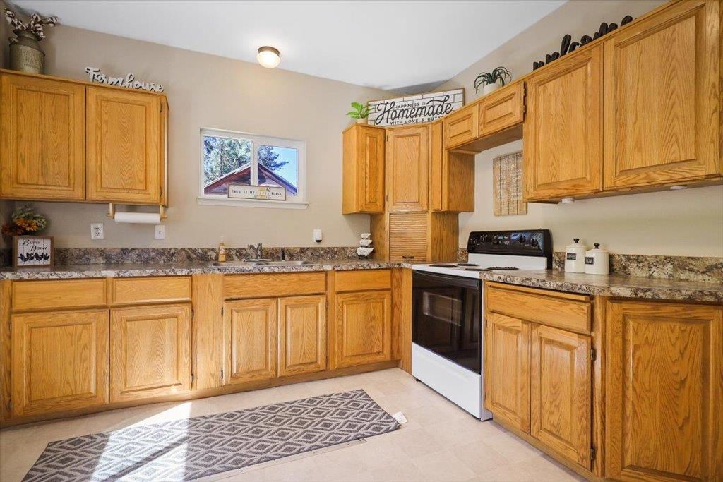 8323 West Mission Road Spokane, WA 99224 - Photo 2 of 29 Gallery Image 2