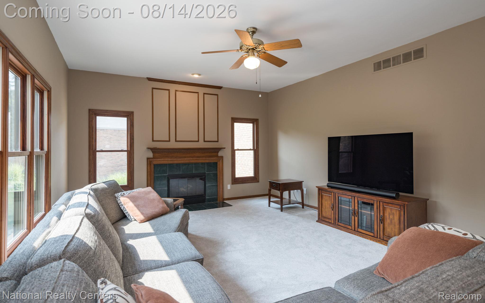 3813 Kaeleaf Road Lake Orion, MI 48360 - Photo 22 of 65 Spacious great room