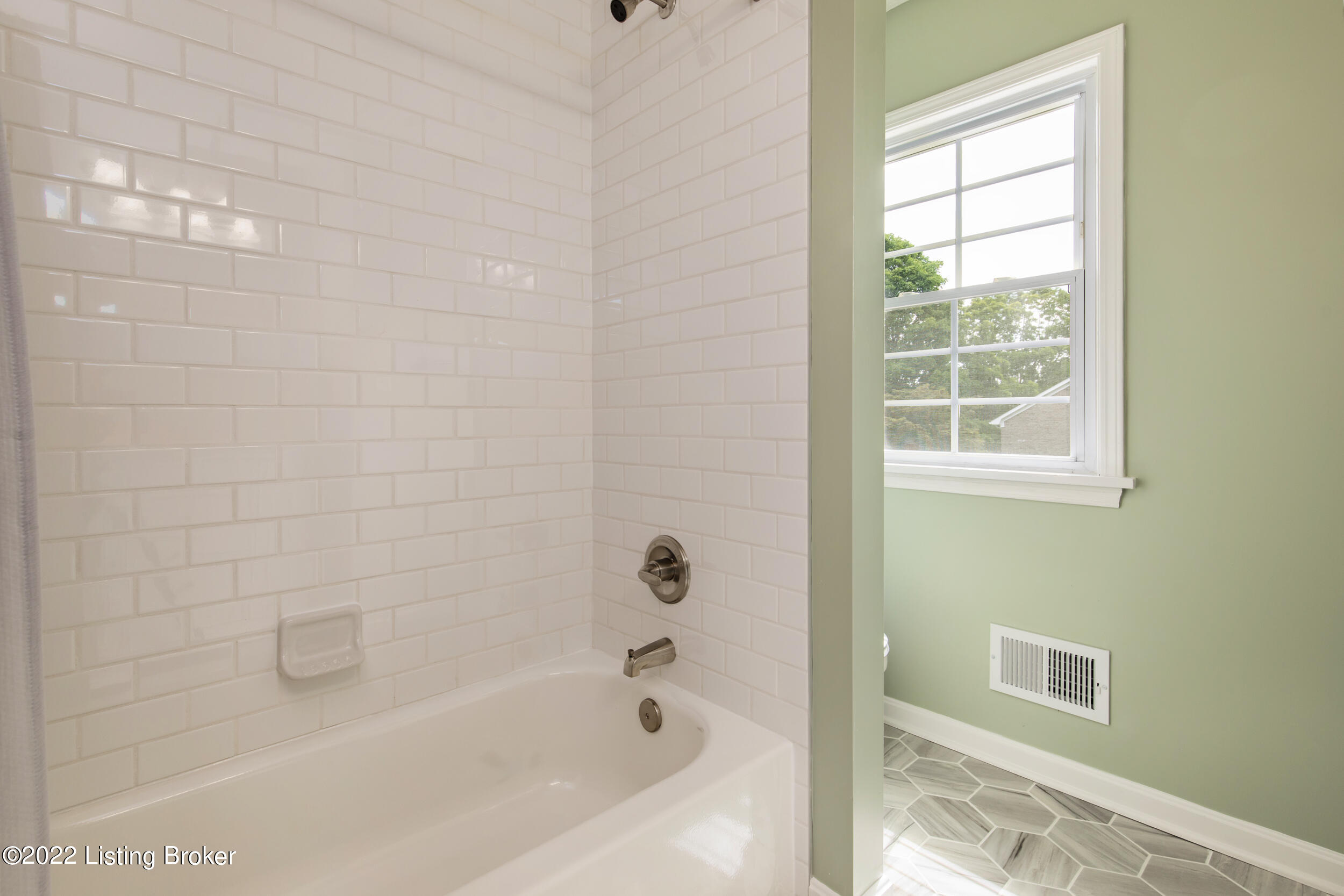 1006 Chesham Road Louisville, KY 40207 - Photo 31 of 42 31-2nd lvl full bath