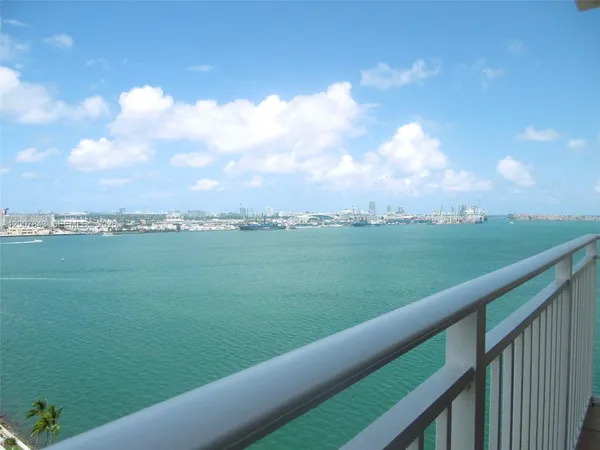 $2,950 | 770 Claughton Island Drive, Unit 2011, Miami, FL 33131