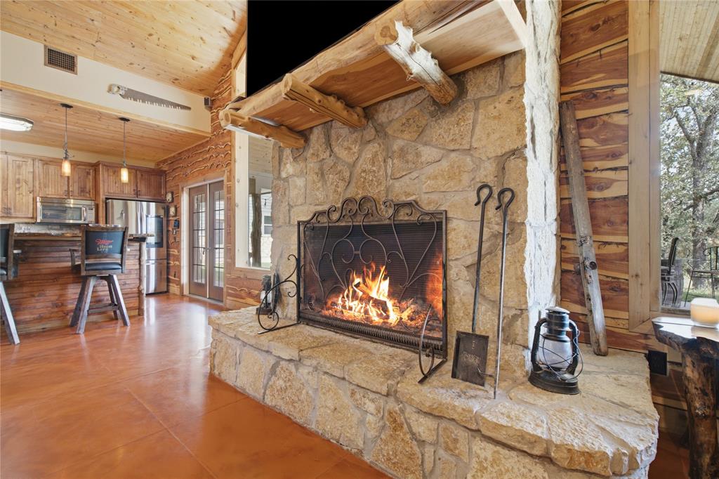722 3 Skillet Road Springtown, TX 76082 - Photo 10 of 40