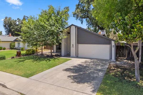 $380,000 | 2500 North Charter Oak Court, Visalia, CA 93292