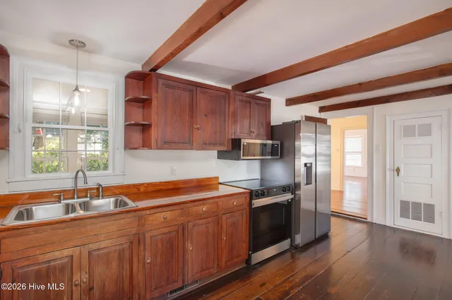 $2,800 | 201 Ann Street, Beaufort, NC 28516