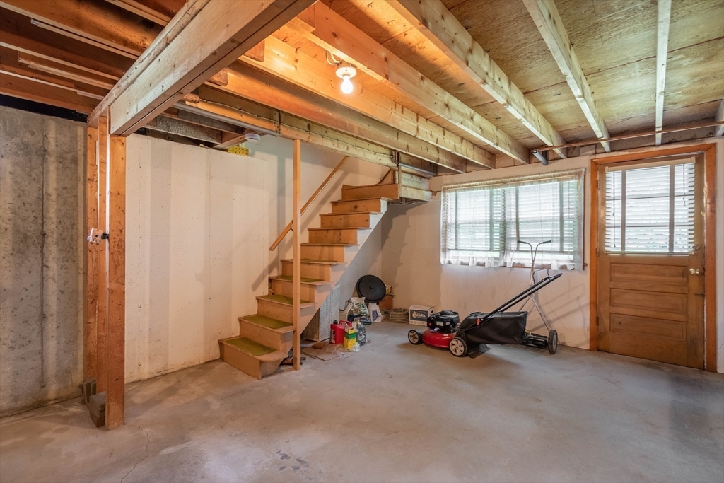 58 Wedgewood Road Worcester, MA 01602 - Photo 22 of 28 an empty room with windows