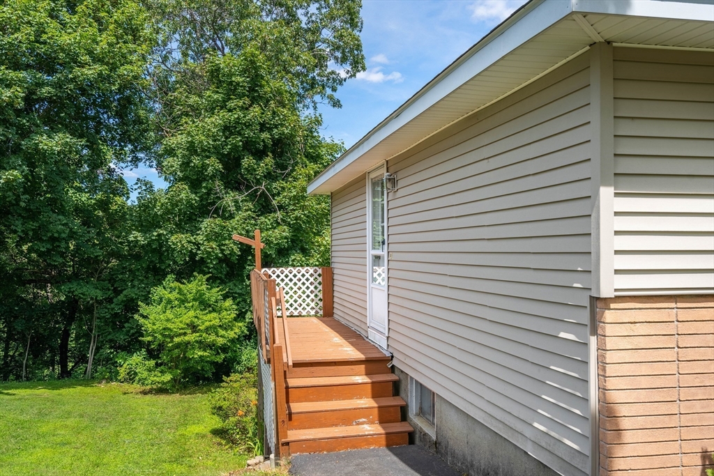 58 Wedgewood Road Worcester, MA 01602 - Photo 6 of 28 a view of outdoor space and deck