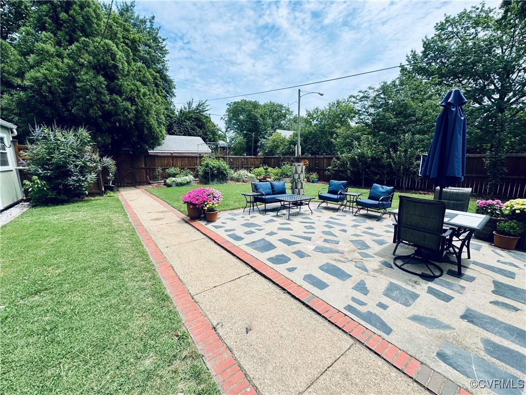 4100 Patterson Avenue Richmond, VA 23221 - Photo 31 of 37 a view of a backyard with sitting area
