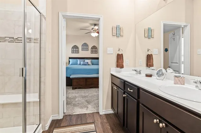 a en suite bathroom with a sink and a mirror