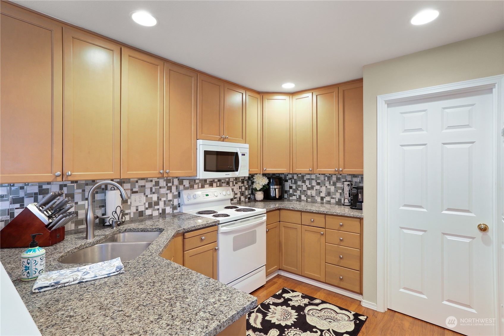 503 Elma Place Northeast Renton, WA 98059 - Photo 13 of 30 Gallery Image 13