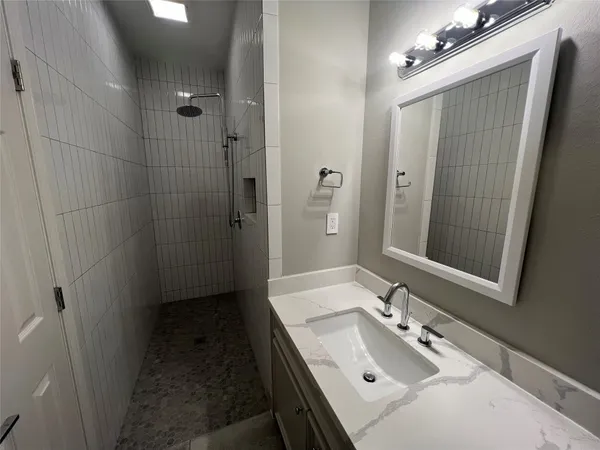 $2,200 | 1516 Park Street, Unit B, Houston, TX 77019