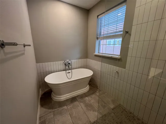 $2,400 | 1516 Park Street, Unit B, Houston, TX 77019