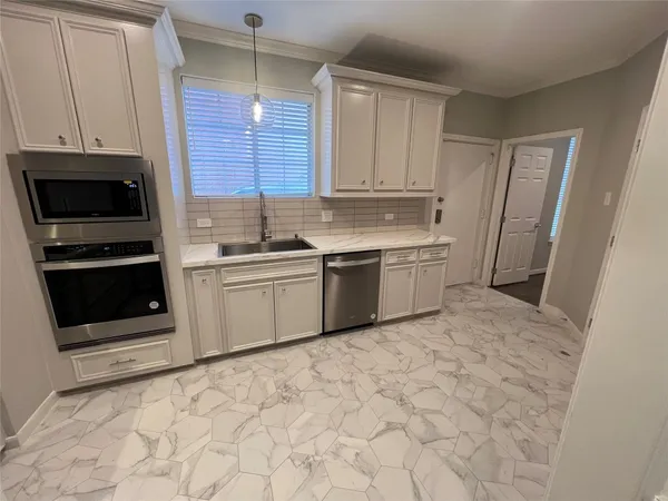 $2,200 | 1516 Park Street, Unit B, Houston, TX 77019