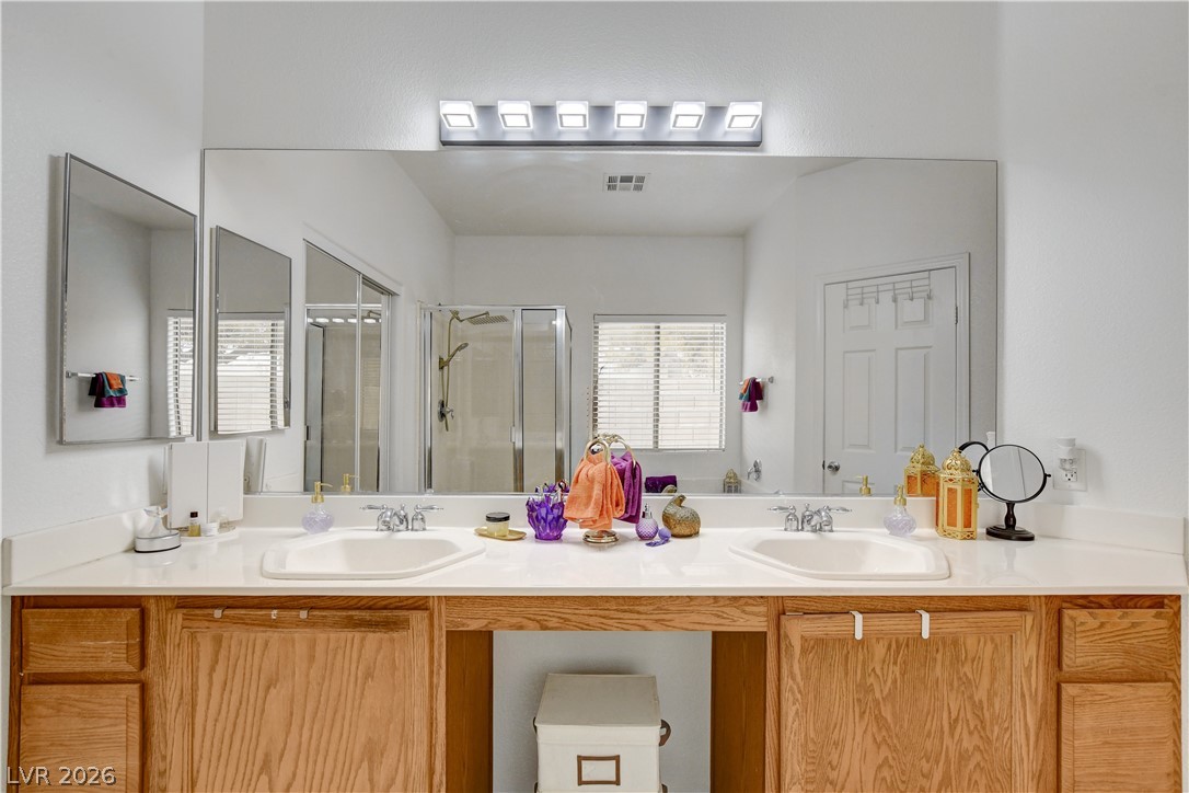 1020 East Rome Boulevard North Las Vegas, NV 89086 - Photo 16 of 29 Primary Bath w/dual sinks