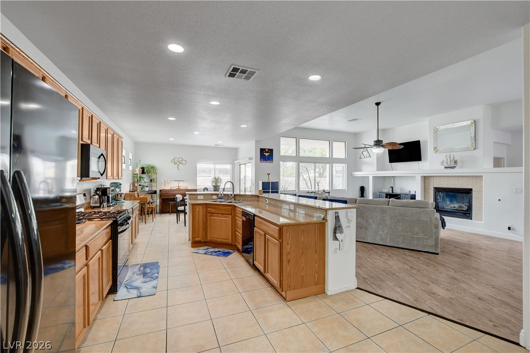 1020 East Rome Boulevard North Las Vegas, NV 89086 - Photo 9 of 29 Kitchen